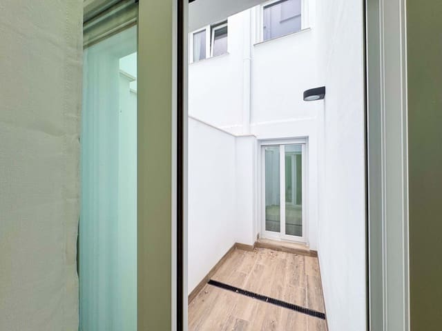 2 bedroom Apartment for sale in Torrevieja with garage - € 209,000 (Ref: 9470713)