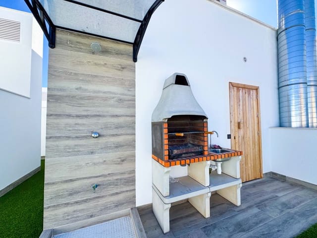 2 bedroom Apartment for sale in Torrevieja with garage - € 209,000 (Ref: 9470713)