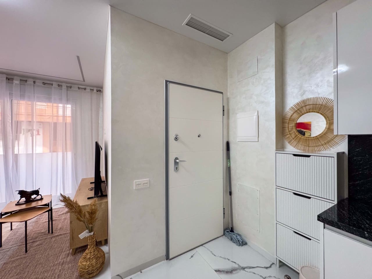 2 Zimmer Apartment zu verkaufen in Torrevieja - 230.000 € (Ref: 9475006)