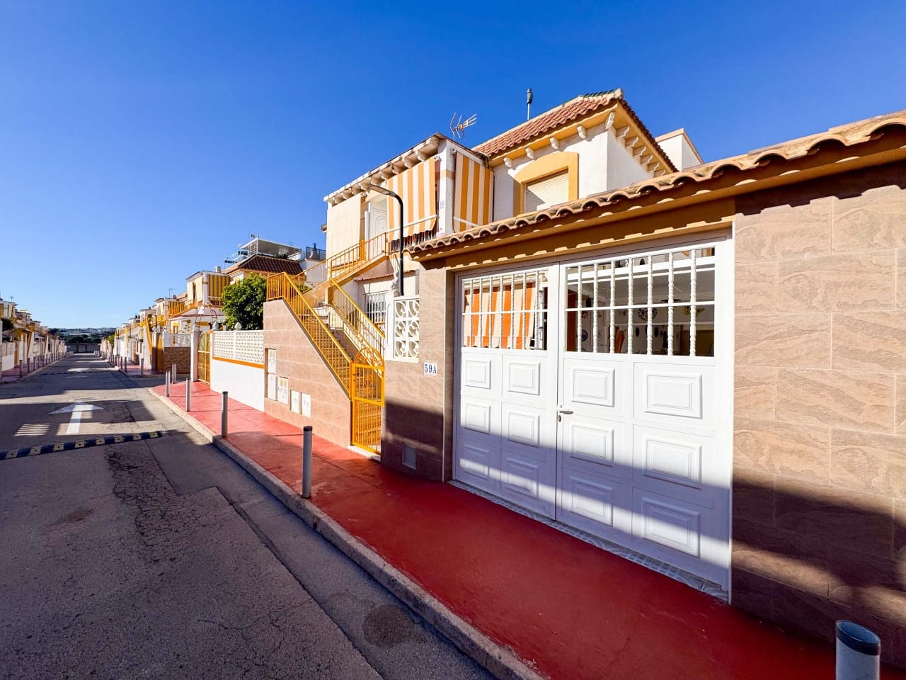 2 soverom Villa til salgs i Torrevieja med svømmebasseng garasje - € 159 900 (Ref: 9502924)
