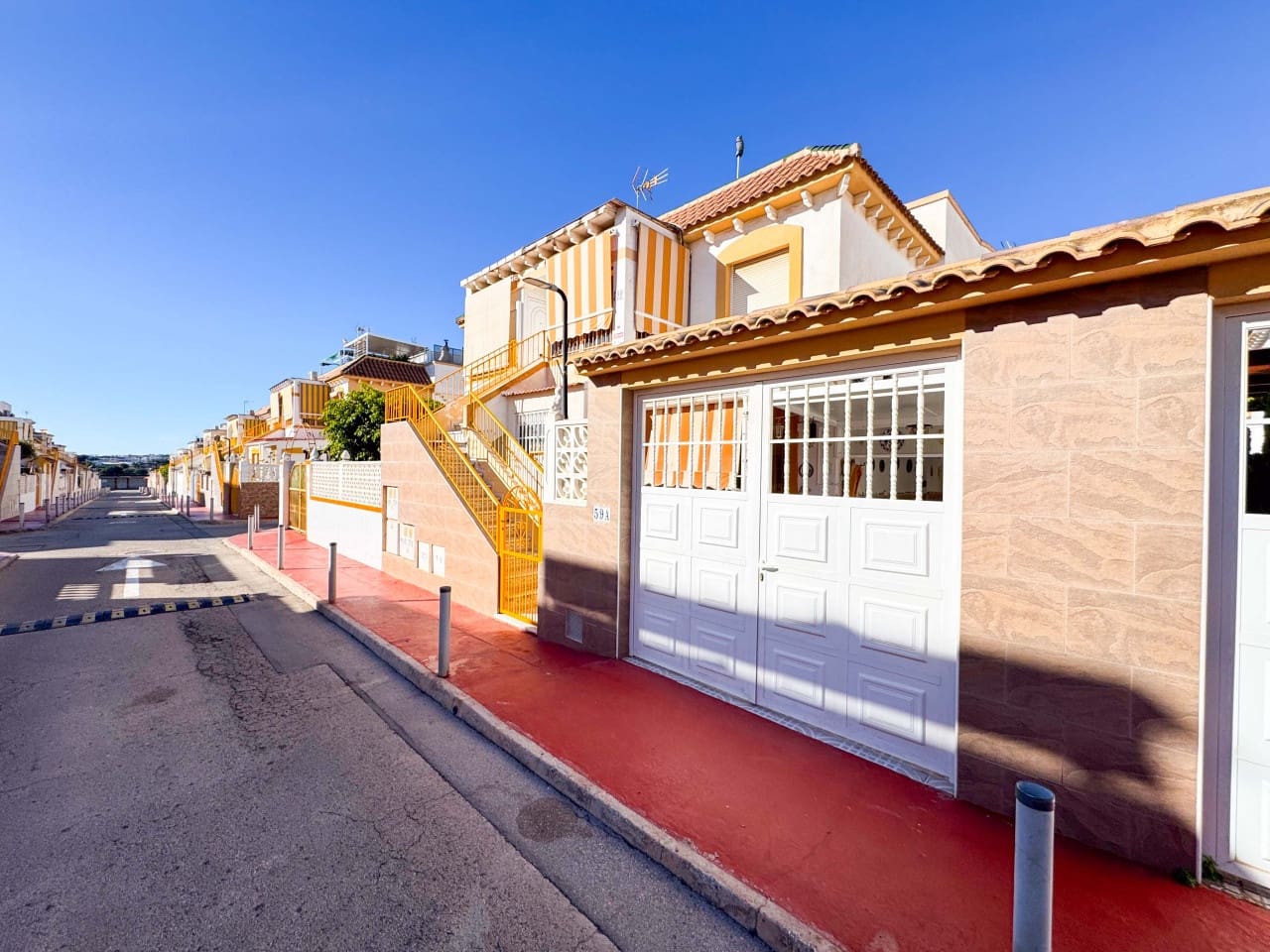2 soverom Villa til salgs i Torrevieja med svømmebasseng garasje - € 159 900 (Ref: 9502924)