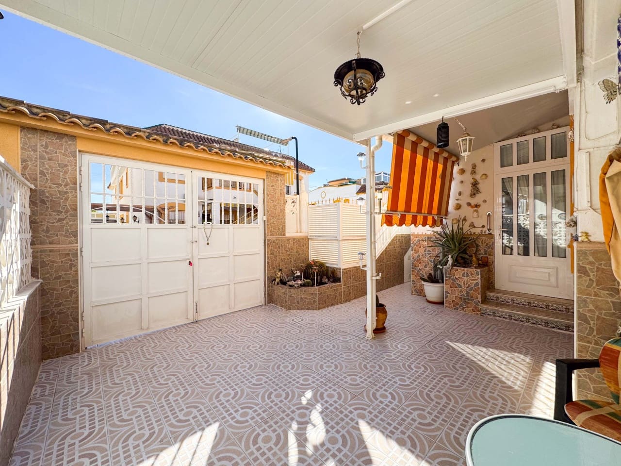 2 soverom Villa til salgs i Torrevieja med svømmebasseng garasje - € 159 900 (Ref: 9502924)