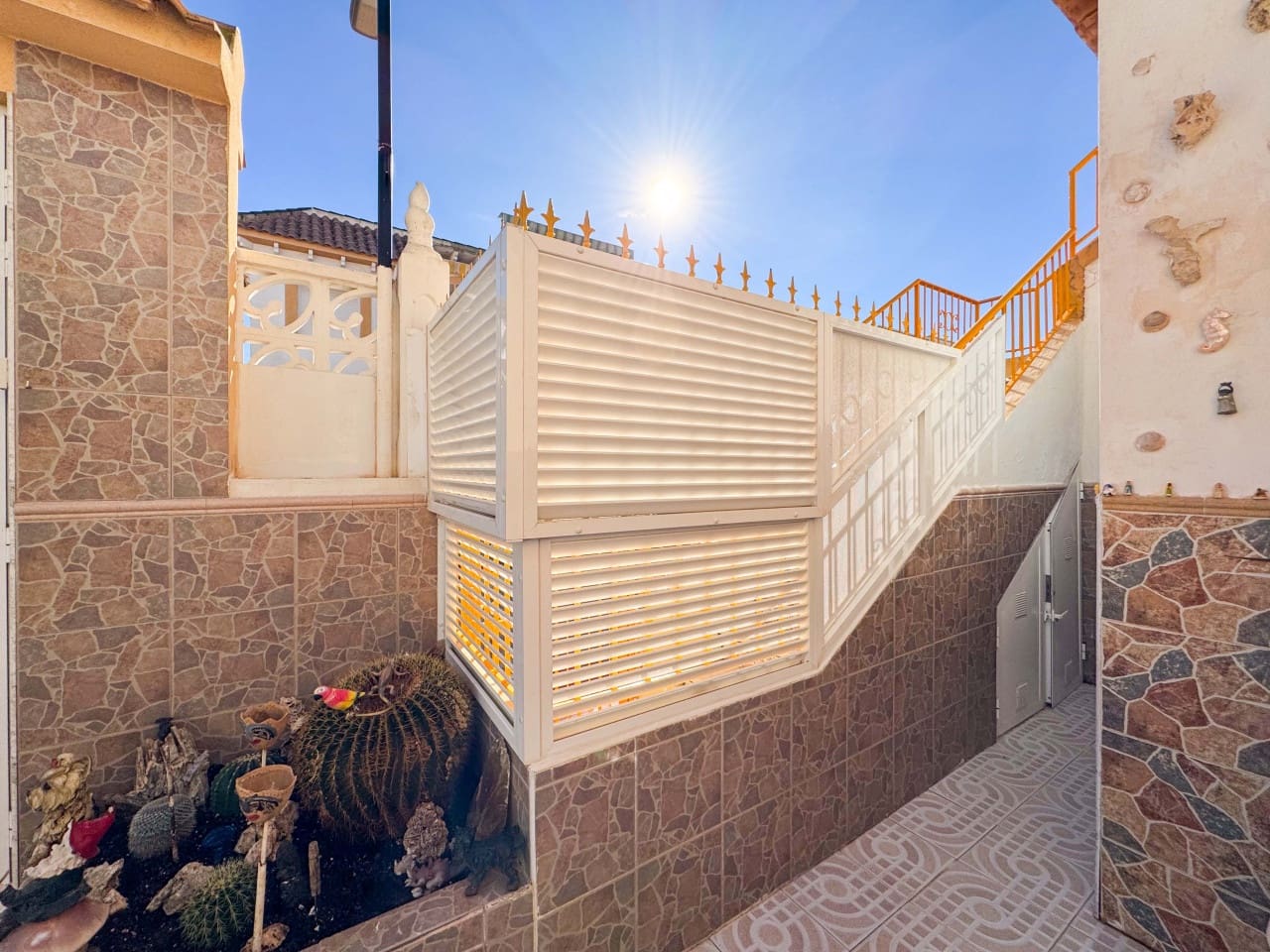 2 soverom Villa til salgs i Torrevieja med svømmebasseng garasje - € 159 900 (Ref: 9502924)