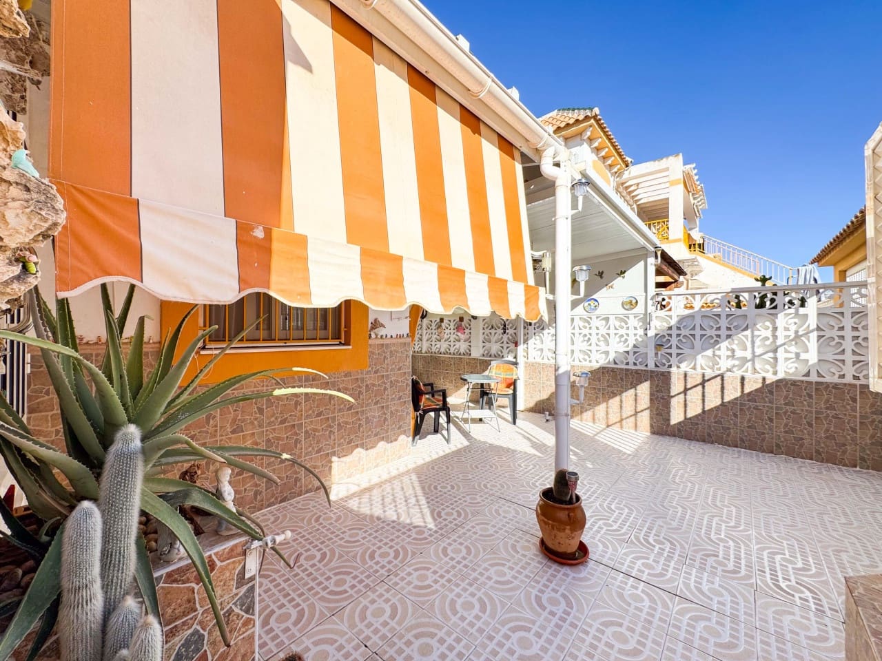 2 soverom Villa til salgs i Torrevieja med svømmebasseng garasje - € 159 900 (Ref: 9502924)