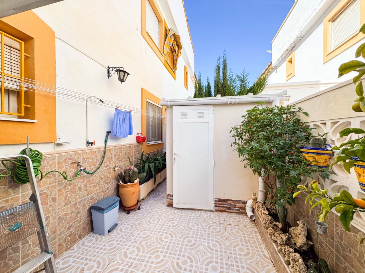 2 soverom Villa til salgs i Torrevieja med svømmebasseng garasje - € 159 900 (Ref: 9502924)