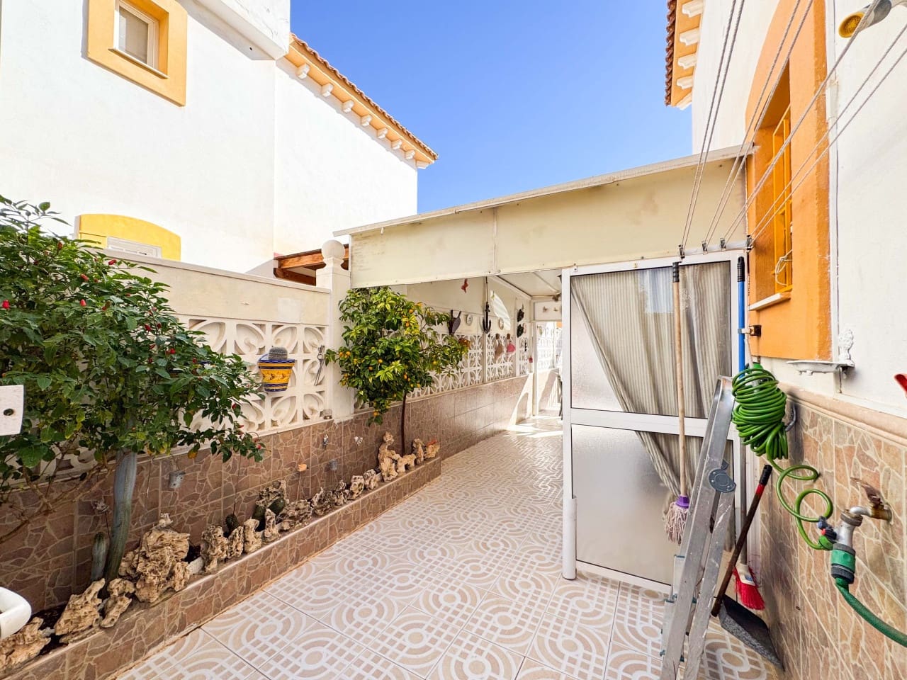 2 soverom Villa til salgs i Torrevieja med svømmebasseng garasje - € 159 900 (Ref: 9502924)