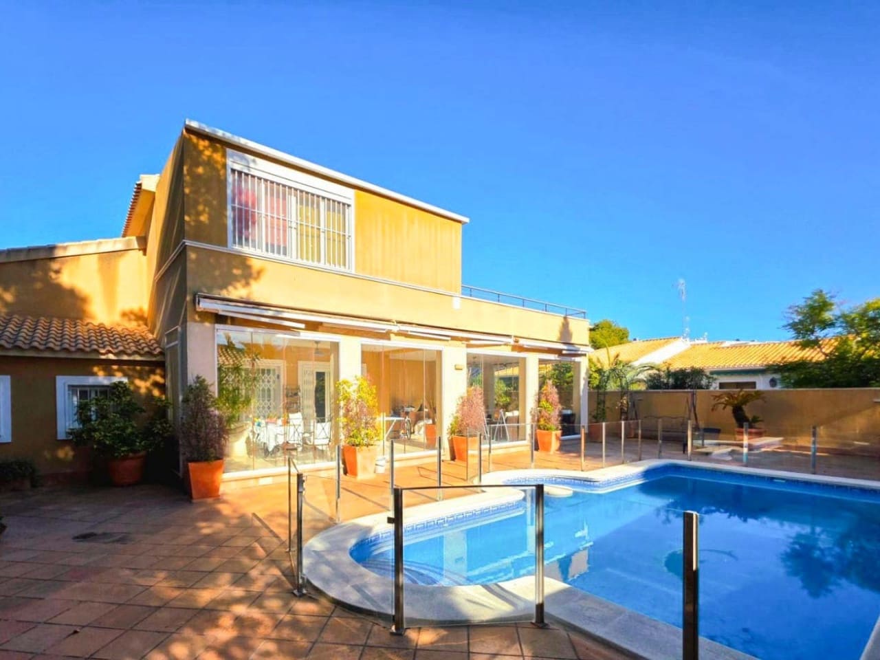 5 sypialnia Willa na sprzedaż w Campoamor z basenem garażem - 739 900 € (Ref: 9532834)