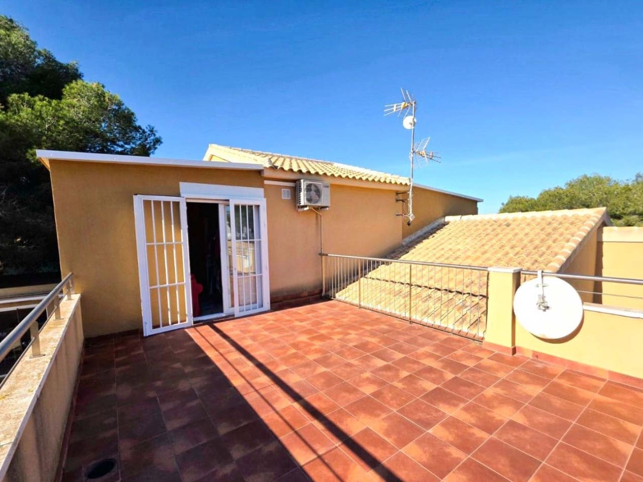 5 sypialnia Willa na sprzedaż w Campoamor z basenem garażem - 739 900 € (Ref: 9532834)