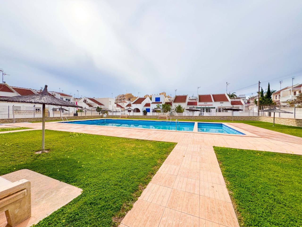 Apartamento de 1 habitación en Torrevieja en venta con piscina - 129.900 € (Ref: 9566832)