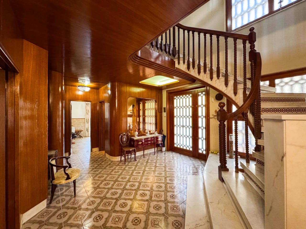 Chalet de 7 habitaciones en Elda en venta con garaje - 445.000 € (Ref: 9578173)