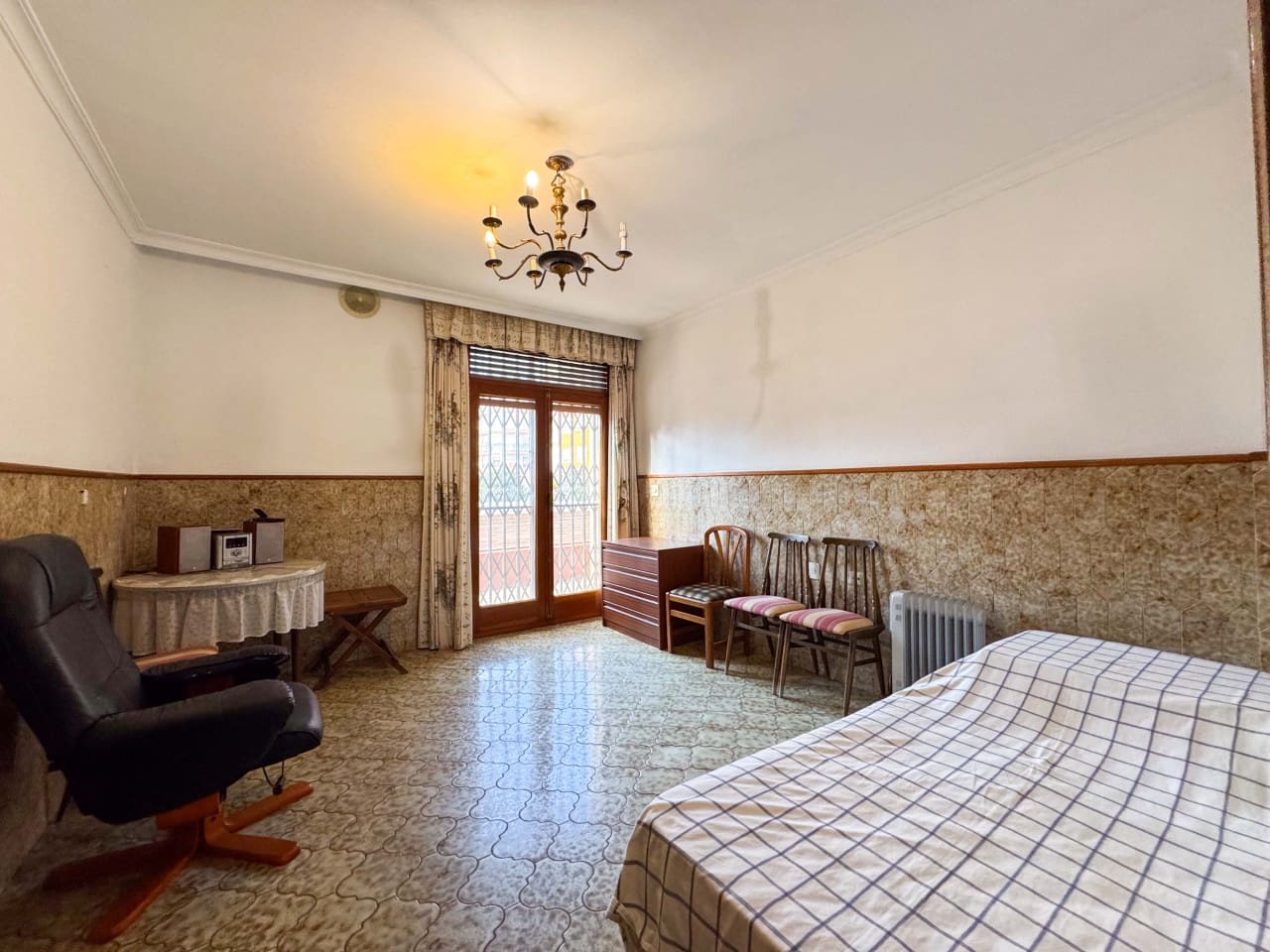 Chalet de 7 habitaciones en Elda en venta con garaje - 445.000 € (Ref: 9578173)