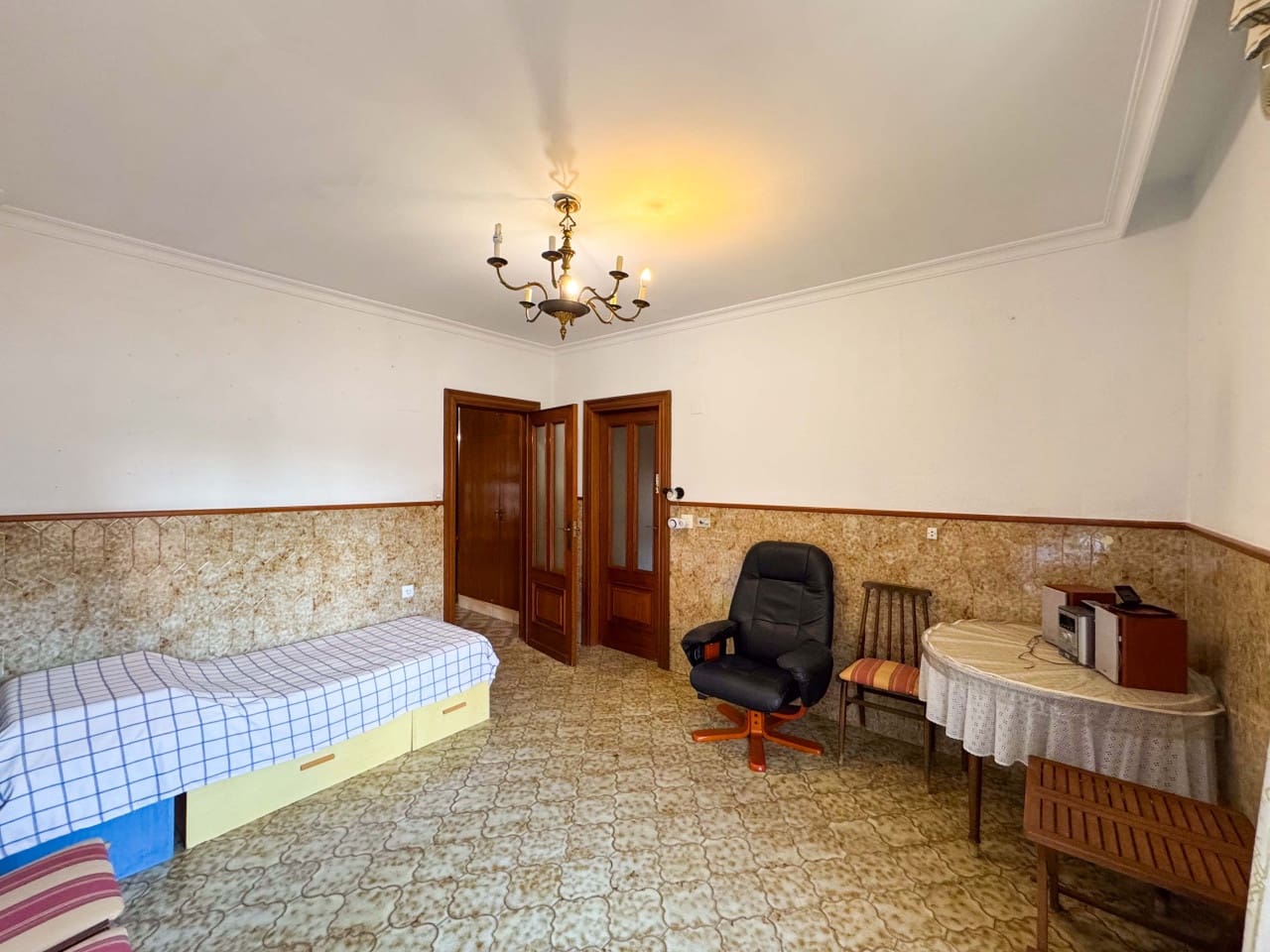 Chalet de 7 habitaciones en Elda en venta con garaje - 445.000 € (Ref: 9578173)