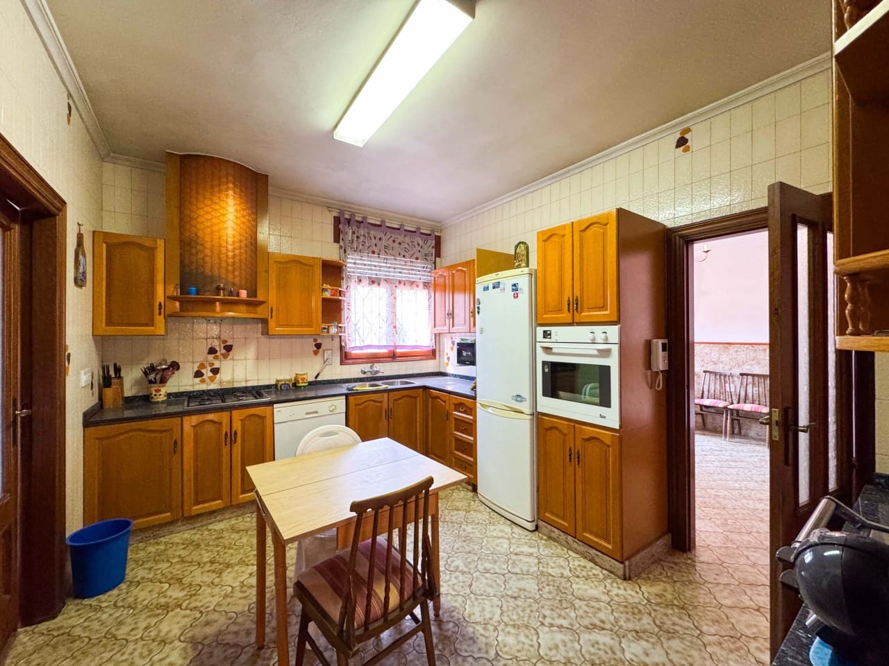 Chalet de 7 habitaciones en Elda en venta con garaje - 445.000 € (Ref: 9578173)