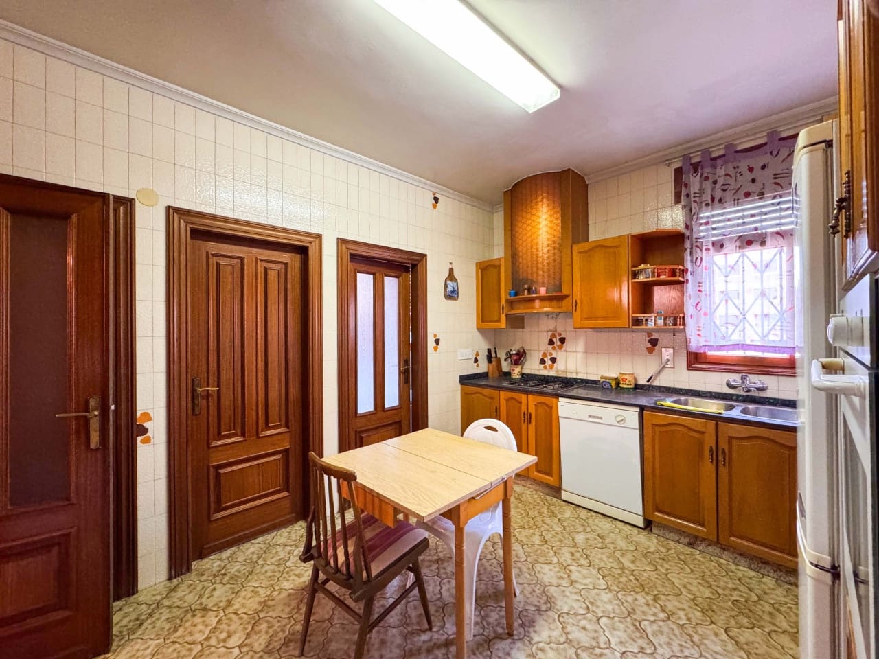 Chalet de 7 habitaciones en Elda en venta con garaje - 445.000 € (Ref: 9578173)