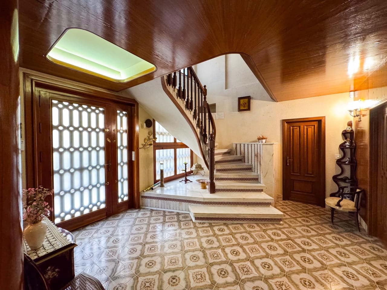 Chalet de 7 habitaciones en Elda en venta con garaje - 445.000 € (Ref: 9578173)