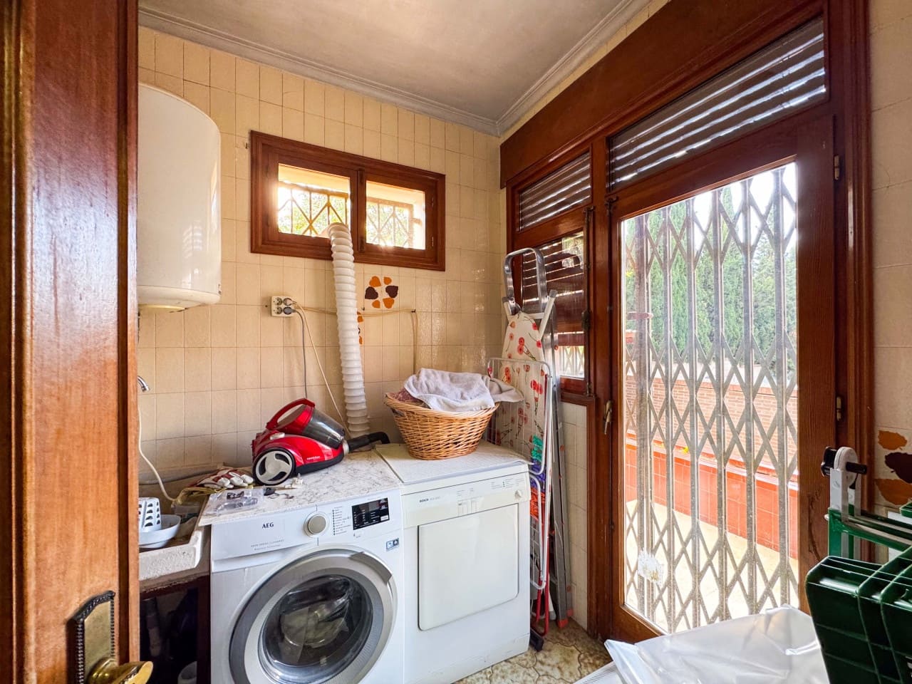 Chalet de 7 habitaciones en Elda en venta con garaje - 445.000 € (Ref: 9578173)