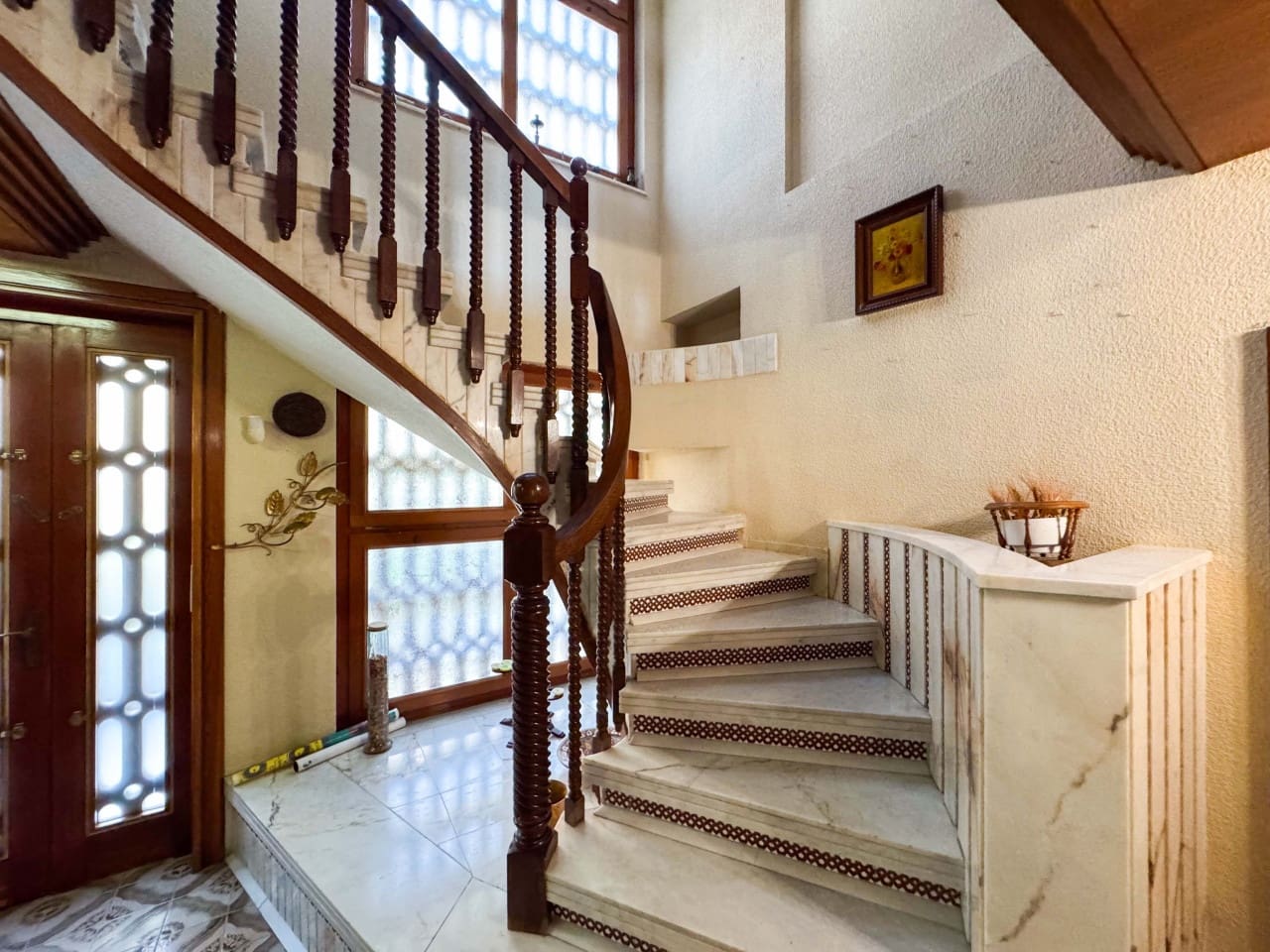 Chalet de 7 habitaciones en Elda en venta con garaje - 445.000 € (Ref: 9578173)