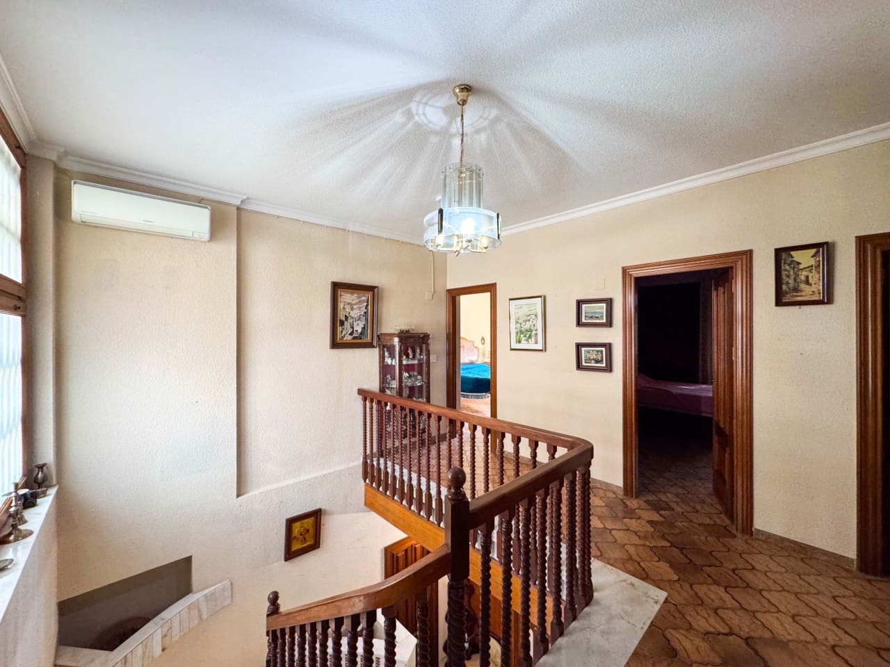 Chalet de 7 habitaciones en Elda en venta con garaje - 445.000 € (Ref: 9578173)