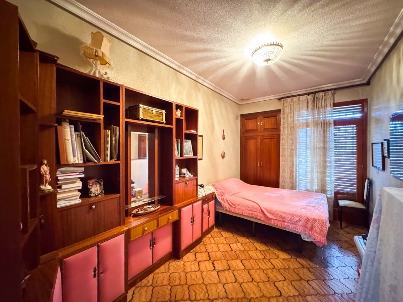 Chalet de 7 habitaciones en Elda en venta con garaje - 445.000 € (Ref: 9578173)