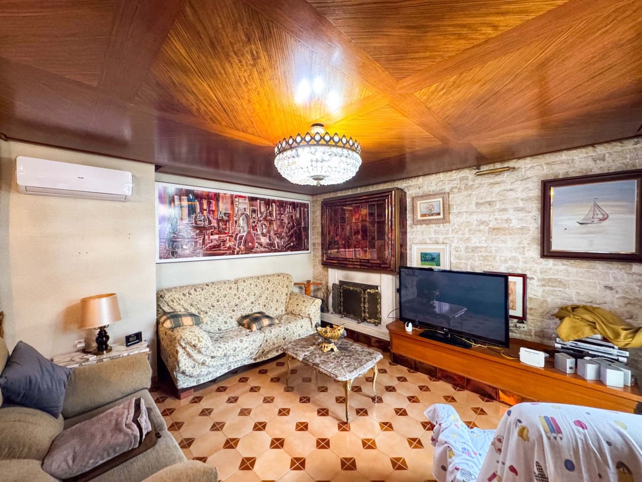 Chalet de 7 habitaciones en Elda en venta con garaje - 445.000 € (Ref: 9578173)