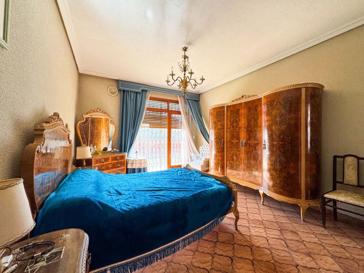 Chalet de 7 habitaciones en Elda en venta con garaje - 445.000 € (Ref: 9578173)