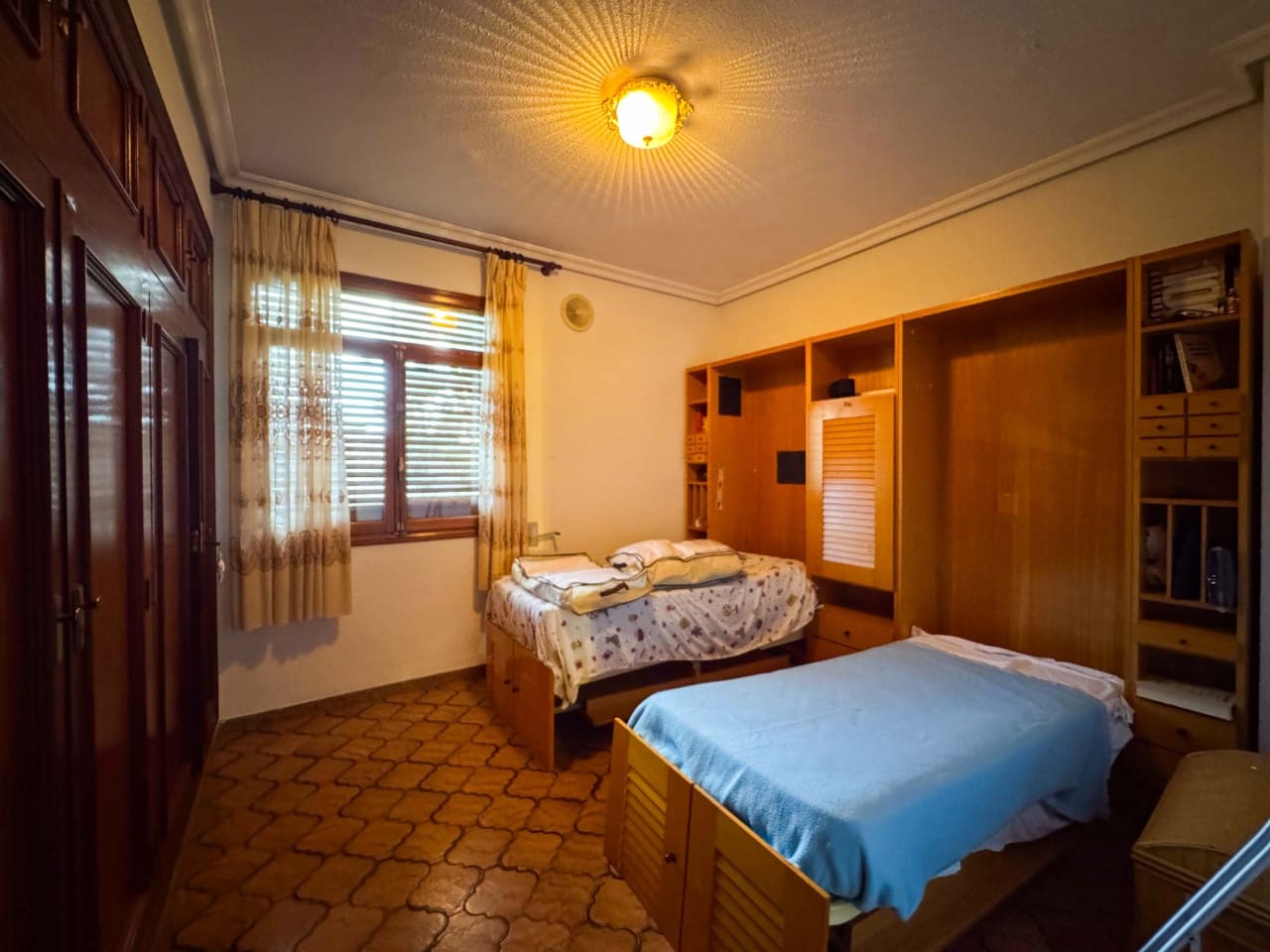 Chalet de 7 habitaciones en Elda en venta con garaje - 445.000 € (Ref: 9578173)