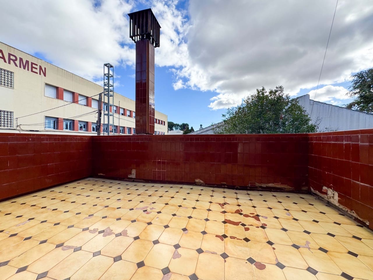 Chalet de 7 habitaciones en Elda en venta con garaje - 445.000 € (Ref: 9578173)