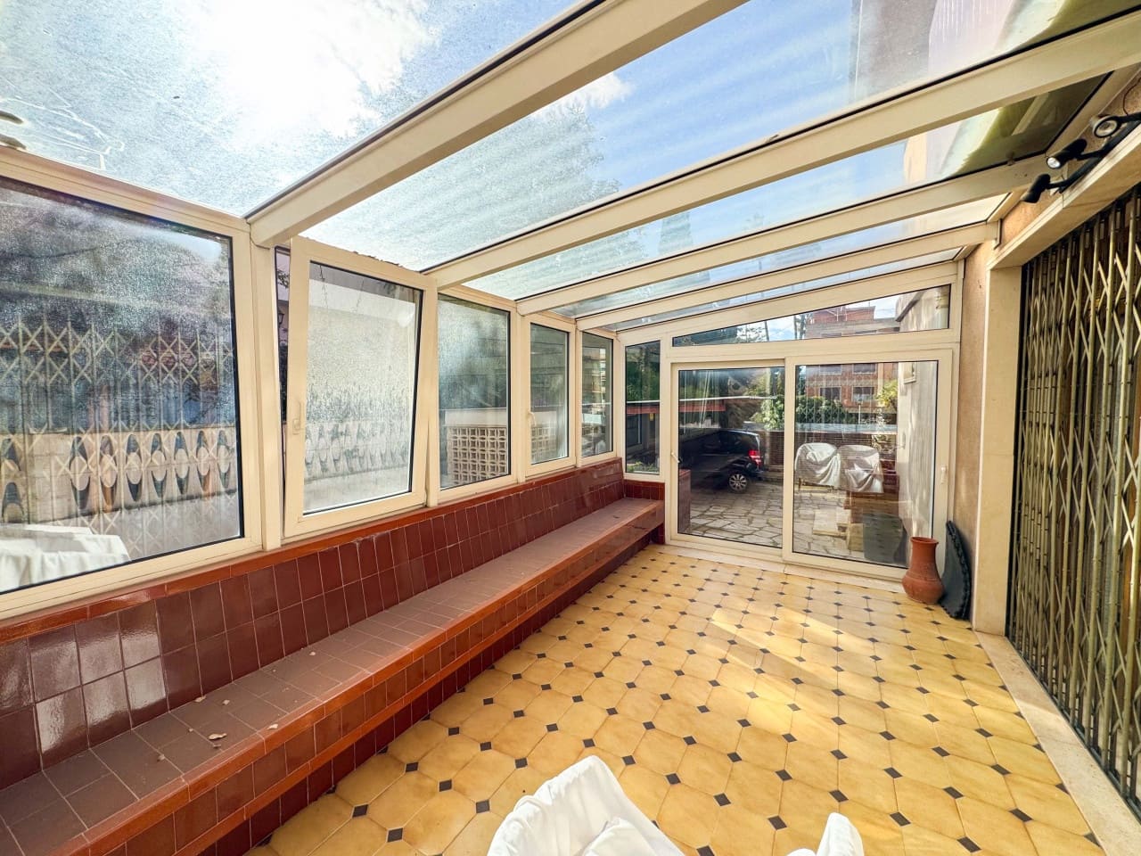 Chalet de 7 habitaciones en Elda en venta con garaje - 445.000 € (Ref: 9578173)