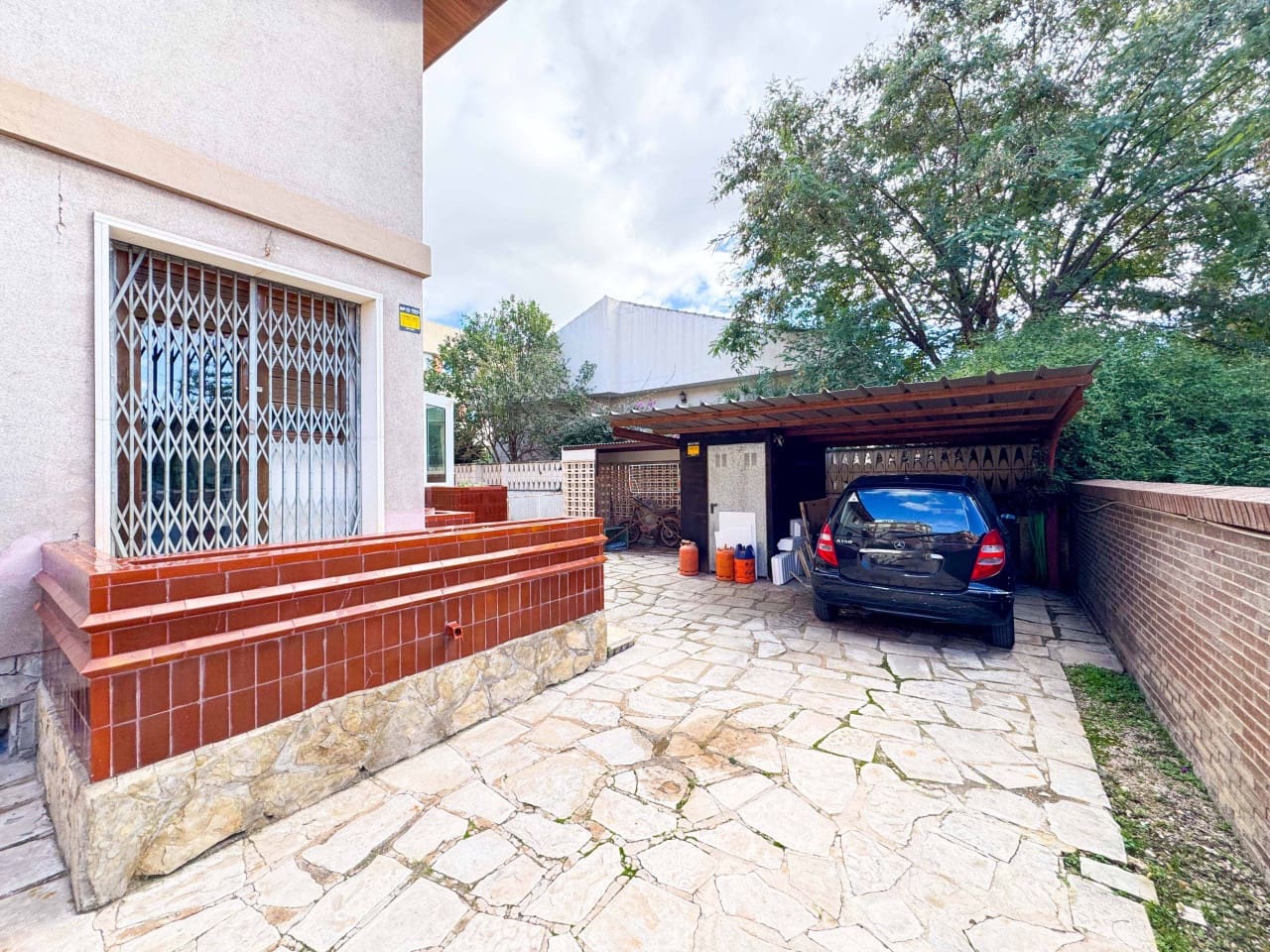 Chalet de 7 habitaciones en Elda en venta con garaje - 445.000 € (Ref: 9578173)