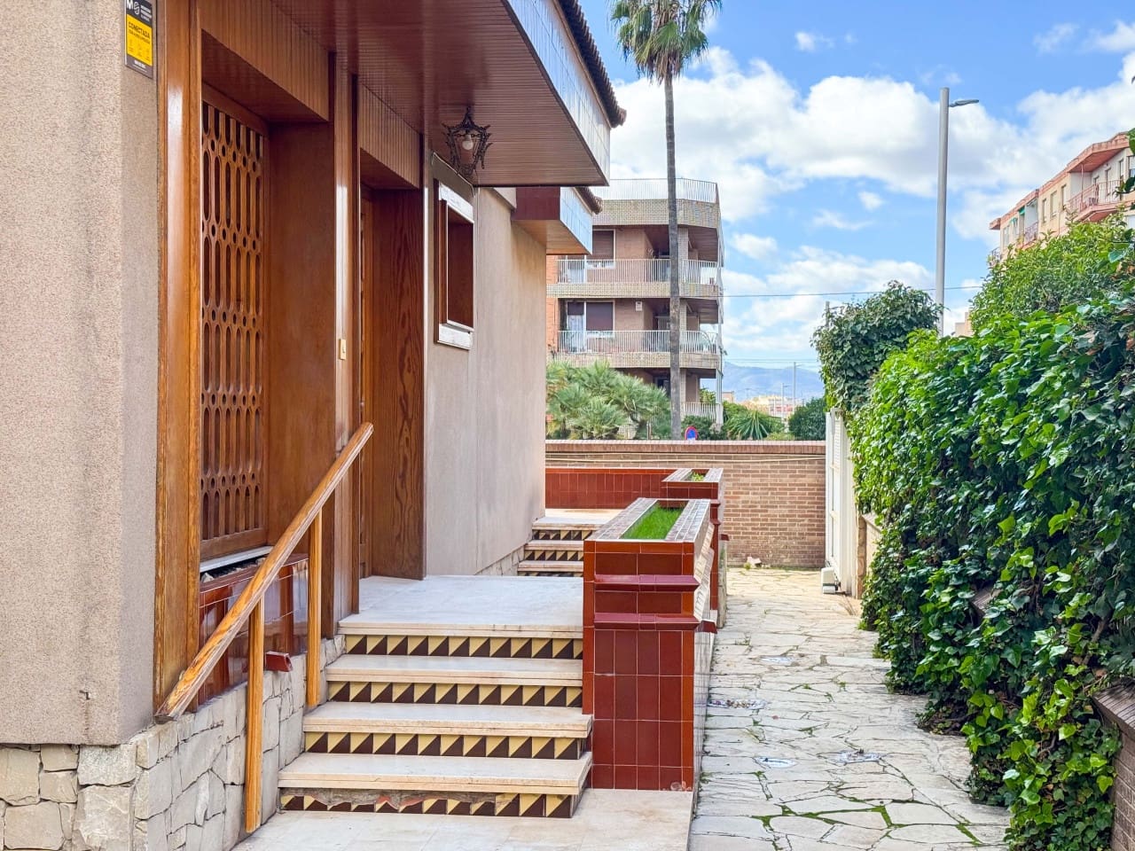 Chalet de 7 habitaciones en Elda en venta con garaje - 445.000 € (Ref: 9578173)