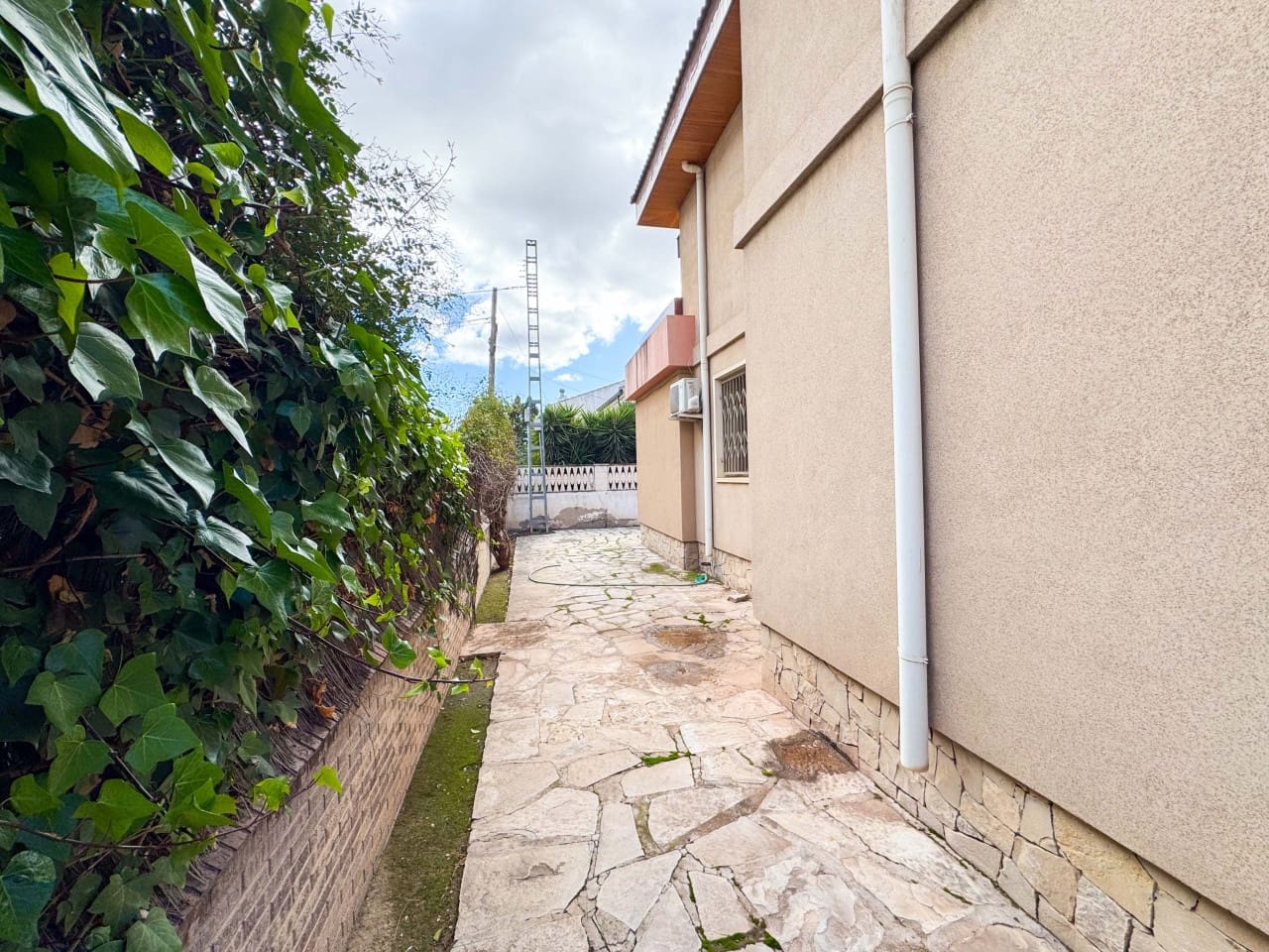 Chalet de 7 habitaciones en Elda en venta con garaje - 445.000 € (Ref: 9578173)