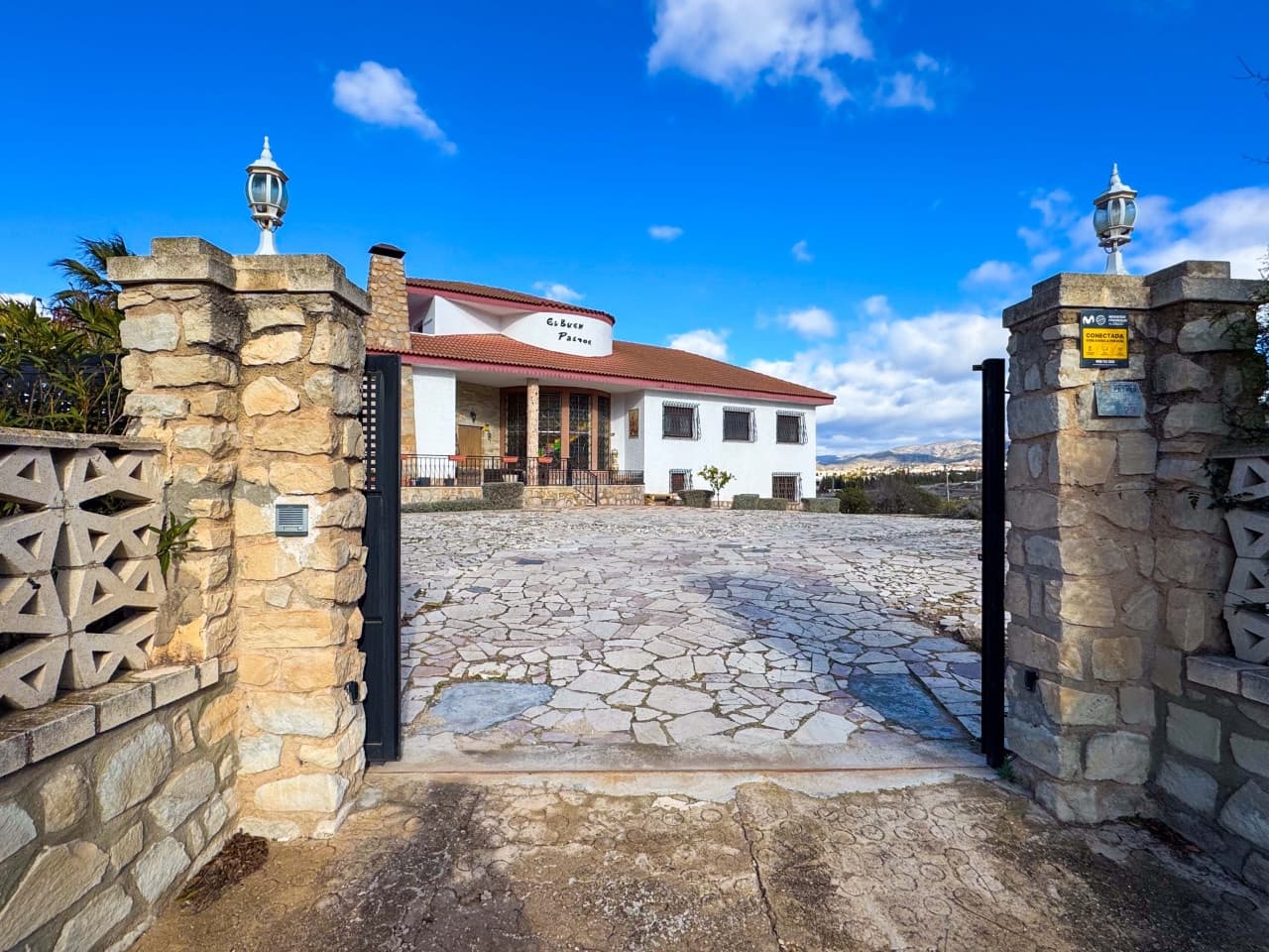 Chalet de 6 habitaciones en Elda en venta con piscina - 545.000 € (Ref: 9578174)