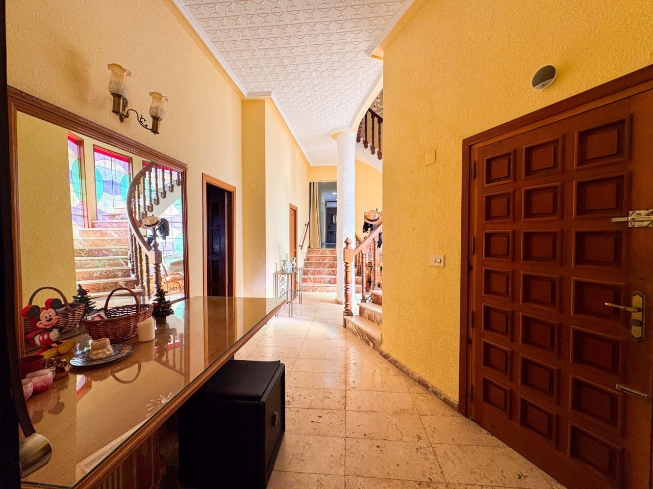 Chalet de 6 habitaciones en Elda en venta con piscina - 545.000 € (Ref: 9578174)