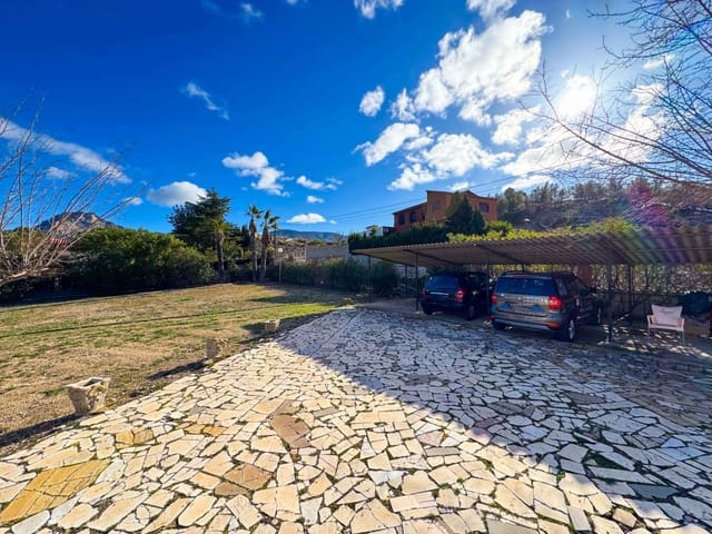 Chalet de 6 habitaciones en Elda en venta con piscina - 545.000 € (Ref: 9578174)