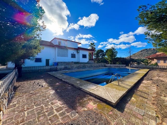 Chalet de 6 habitaciones en Elda en venta con piscina - 545.000 € (Ref: 9578174)