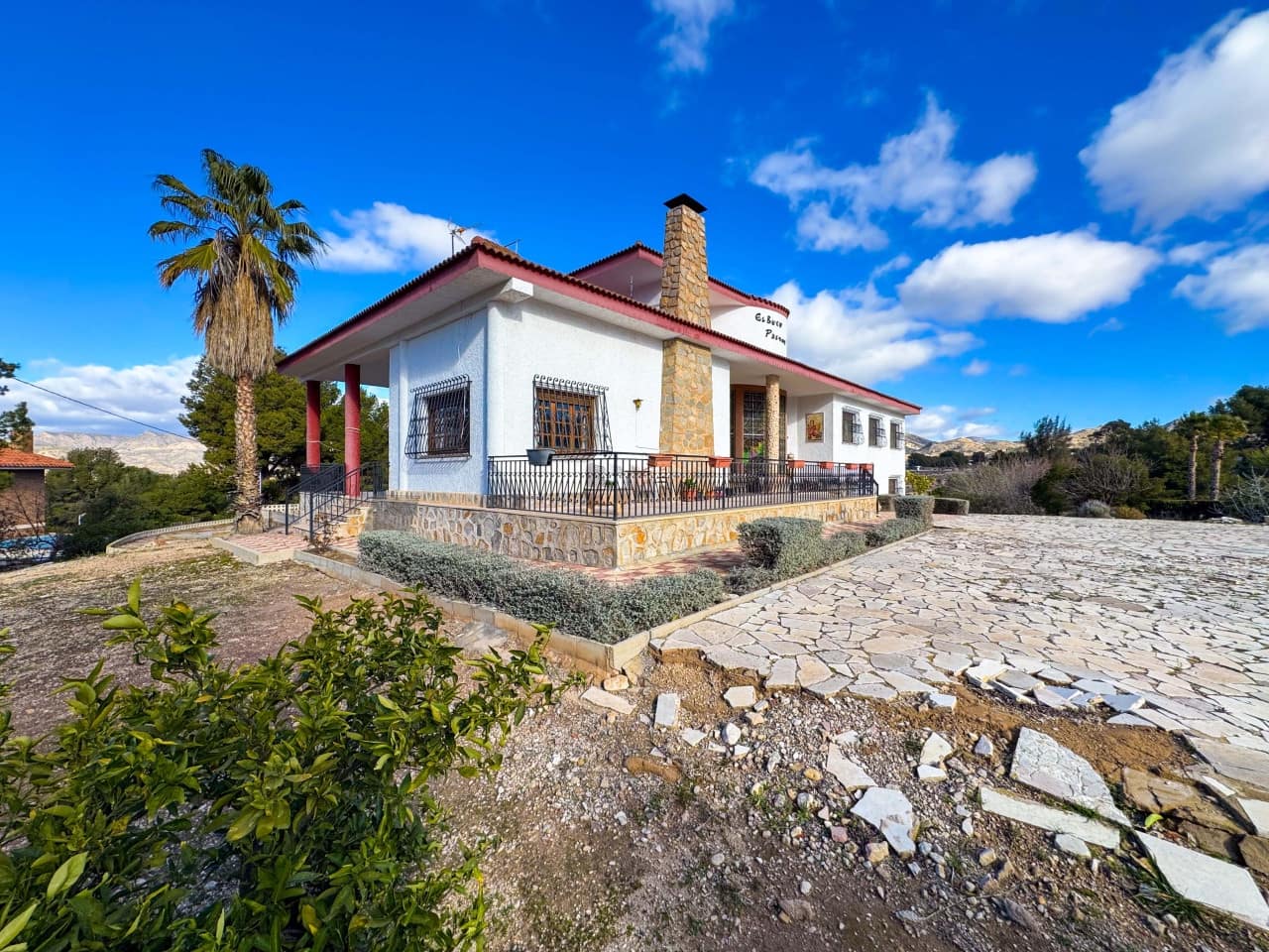 Chalet de 6 habitaciones en Elda en venta con piscina - 545.000 € (Ref: 9578174)