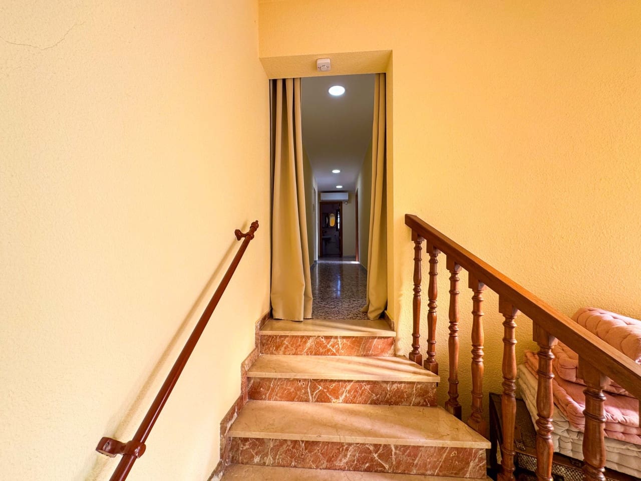 Chalet de 6 habitaciones en Elda en venta con piscina - 545.000 € (Ref: 9578174)