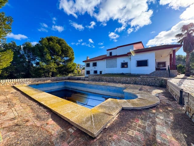 Chalet de 6 habitaciones en Elda en venta con piscina - 545.000 € (Ref: 9578174)
