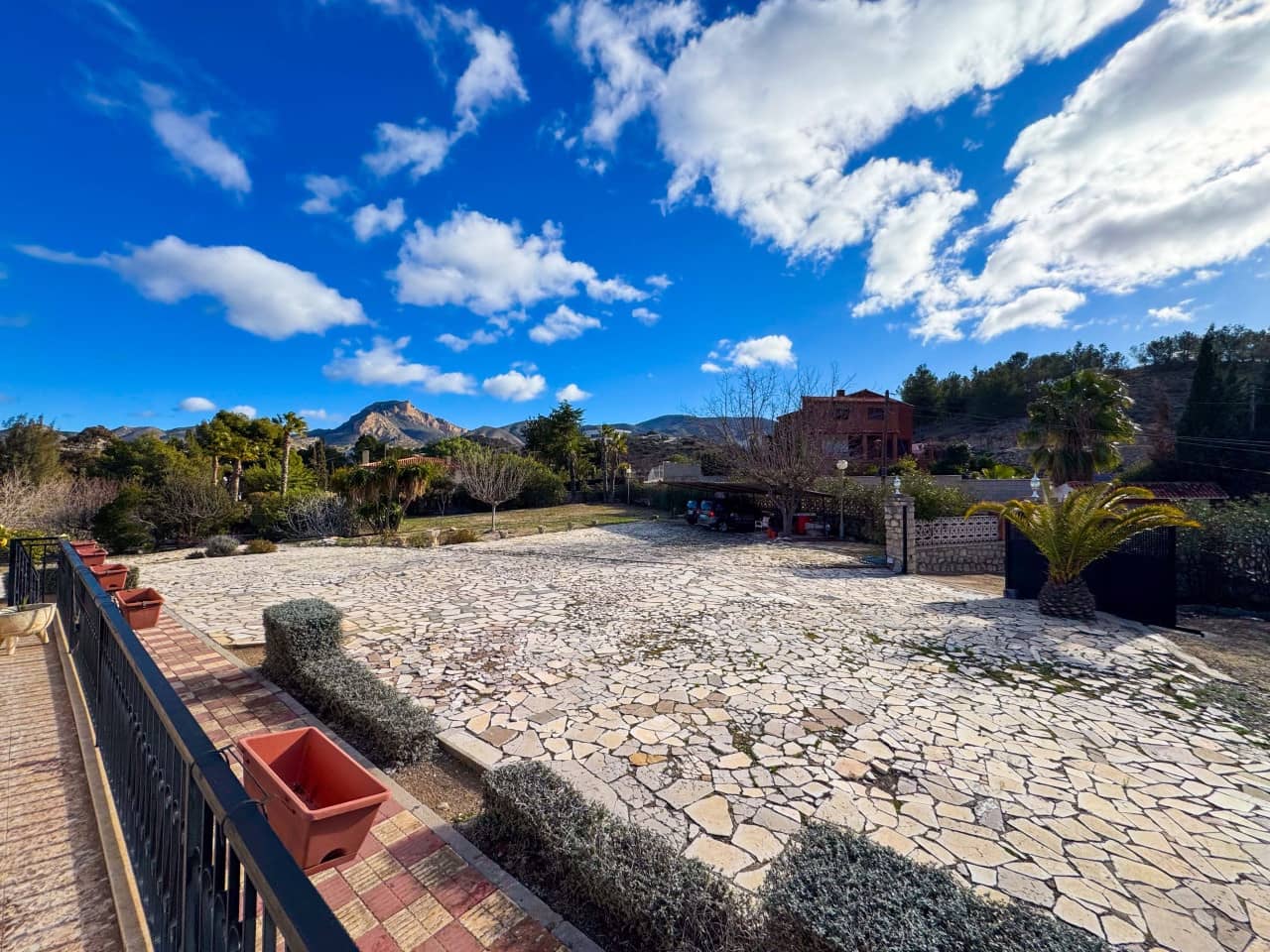 Chalet de 6 habitaciones en Elda en venta con piscina - 545.000 € (Ref: 9578174)