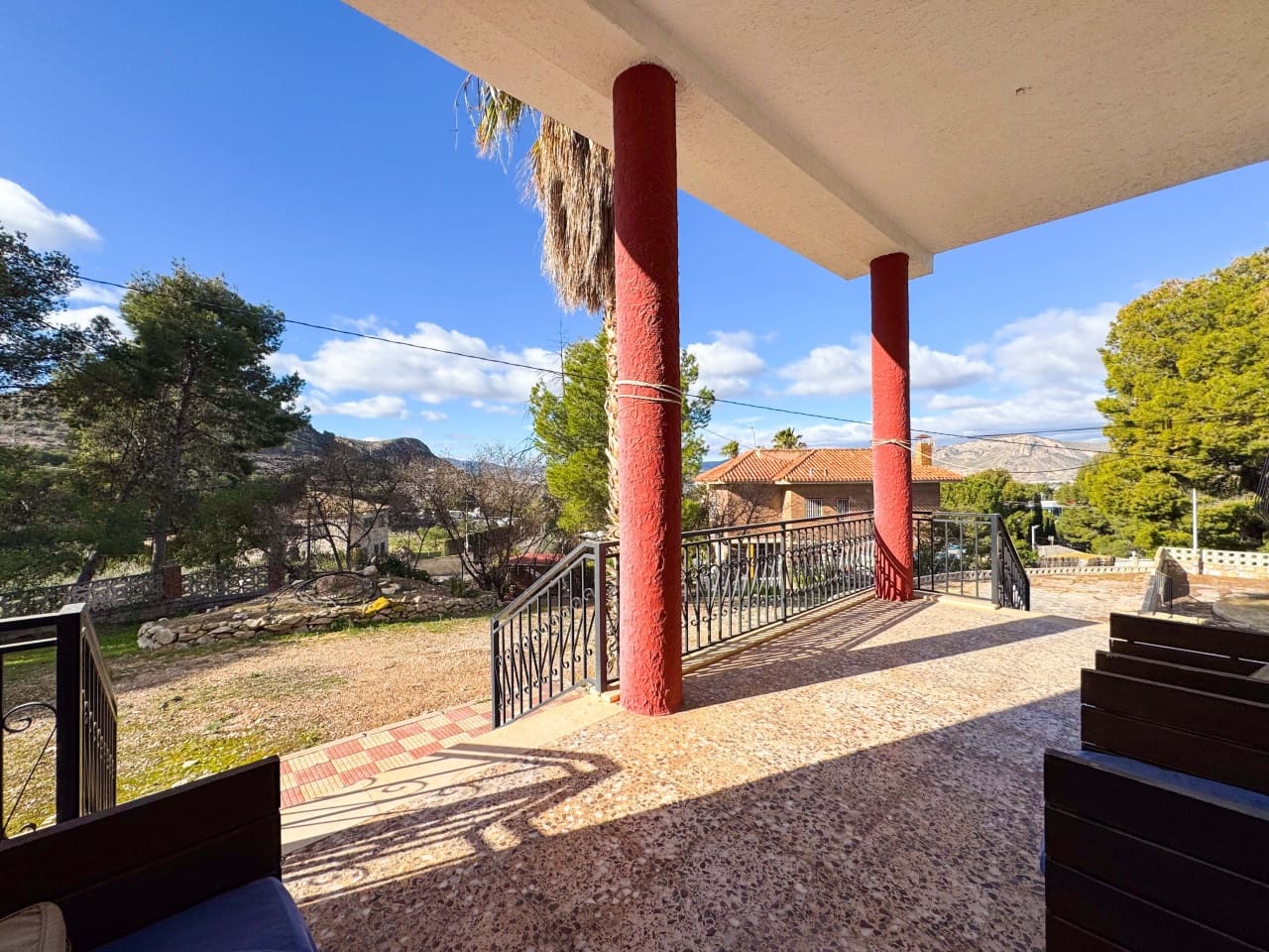 Chalet de 6 habitaciones en Elda en venta con piscina - 545.000 € (Ref: 9578174)