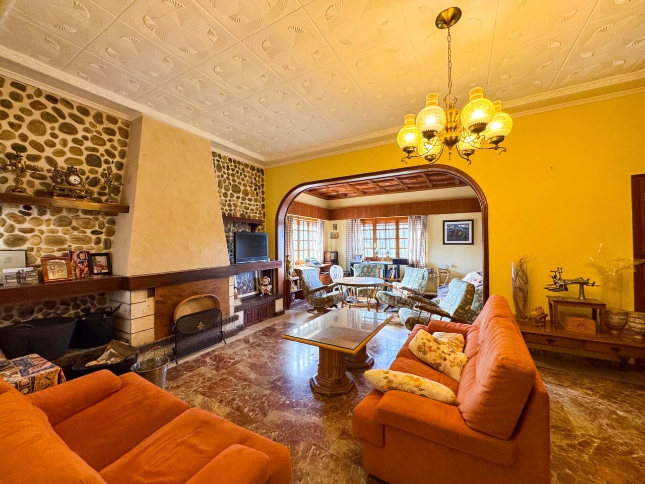 Chalet de 6 habitaciones en Elda en venta con piscina - 545.000 € (Ref: 9578174)