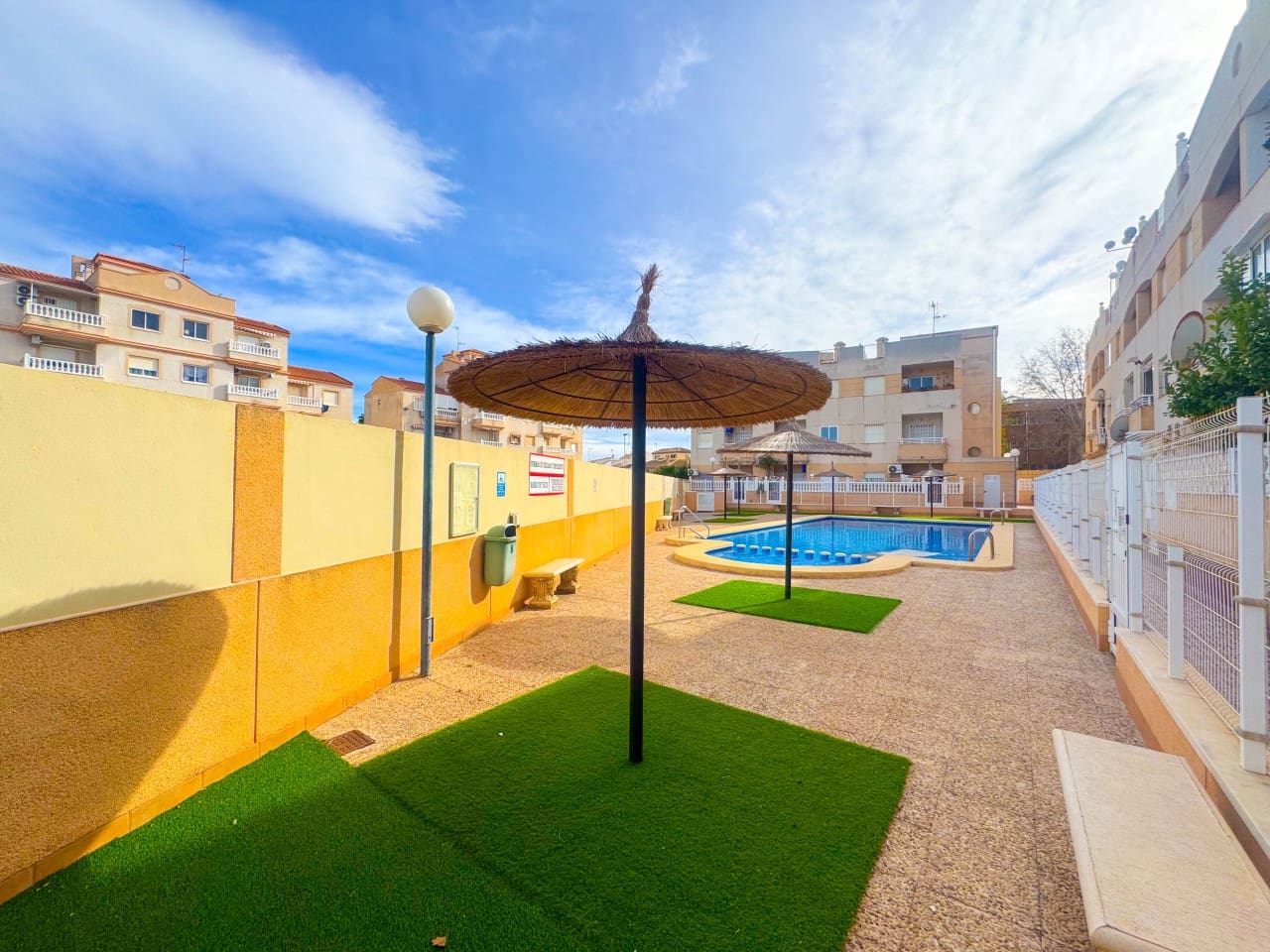 2 sovrum Lägenhet till salu i Torrevieja med pool - 129 000 € (Ref: 9603444)
