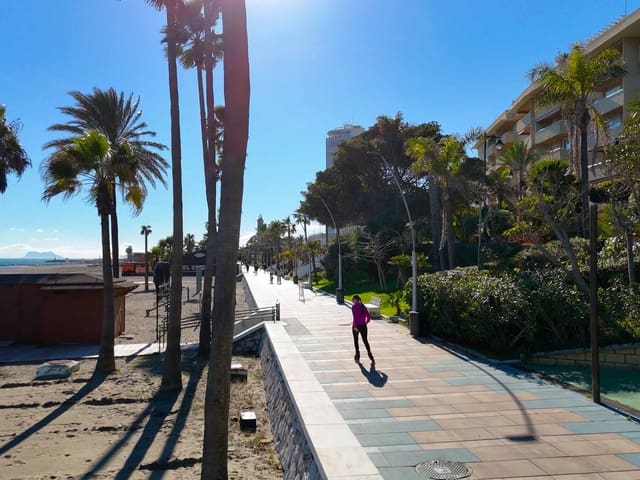 2 slaapkamer Appartement te koop in Puerto de Estepona, Estepona met zwembad garage - € 365.000 (Ref: 9604561)