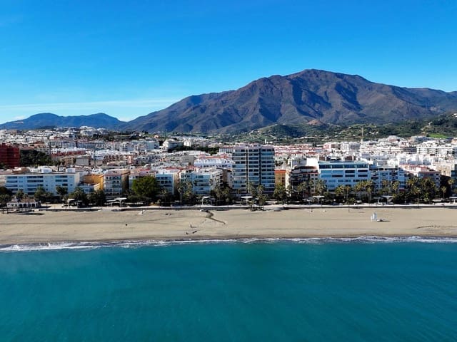 2 slaapkamer Appartement te koop in Puerto de Estepona, Estepona met zwembad garage - € 365.000 (Ref: 9604561)