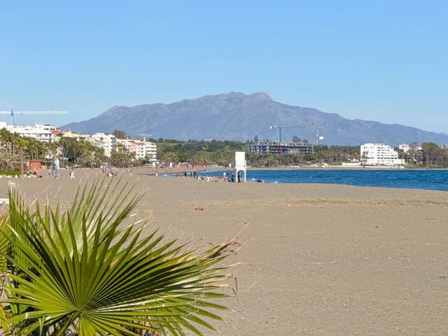 2 slaapkamer Appartement te koop in Puerto de Estepona, Estepona met zwembad garage - € 365.000 (Ref: 9604561)