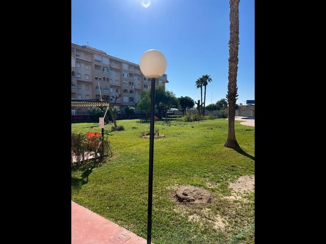 2 makuuhuone Huoneisto myytävänä paikassa Parque de las Naciones, Torrevieja mukana uima-altaan - 125 000 € (Ref: 9626990)