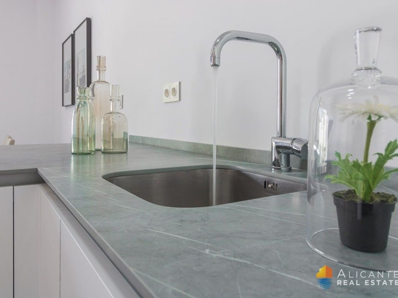 Chalet de 2 habitaciones en Los Balcones en venta con piscina garaje - 340.000 € (Ref: 9629766)