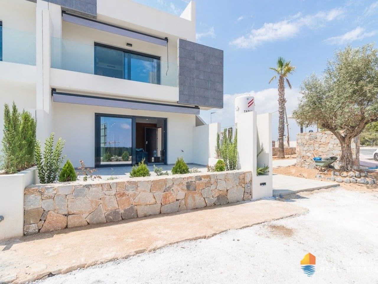 Chalet de 2 habitaciones en Los Balcones en venta con piscina garaje - 340.000 € (Ref: 9629766)