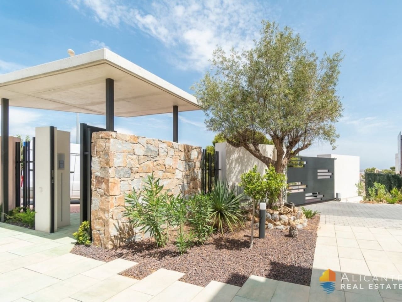 Chalet de 2 habitaciones en Los Balcones en venta con piscina garaje - 340.000 € (Ref: 9629766)