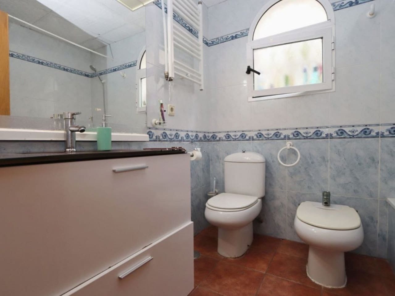 4 makuuhuone Huvila myytävänä paikassa Playa Flamenca mukana uima-altaan 
autotalli - 580 000 € (Ref: 9638904)